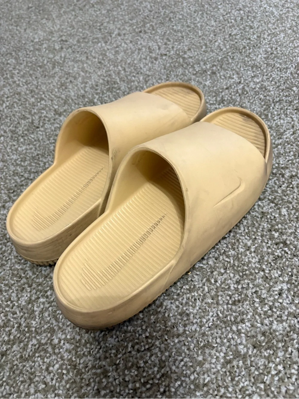 Nike Men’s Slides in Beige/Tan